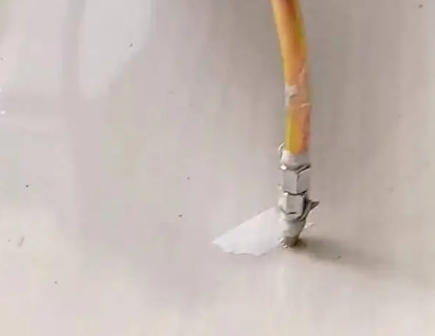 江阳瓷砖空鼓维修公司专业解答在瓷砖铺贴过程中，如果使用的砂料过粗（如全部使用了粗砂），可能会导致以下问题