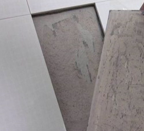 江阳瓷砖空鼓维修公司分享瓷砖铺贴时如果打浆（即涂抹在瓷砖背面和基层上的砂浆或瓷砖胶）过少，会带来以下问题
